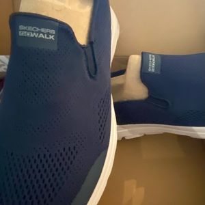 Sketchers Men’s Go Walk shoes. Size 13, Navy. NWT.